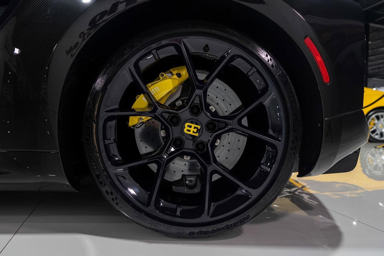 2020 Bugatti Chiron Lorelin paint/exposed grey carbon,Beluga interior,Caractere wheels in Lorelin,Sky View roof & MORE!! Fort Lauderdale FL