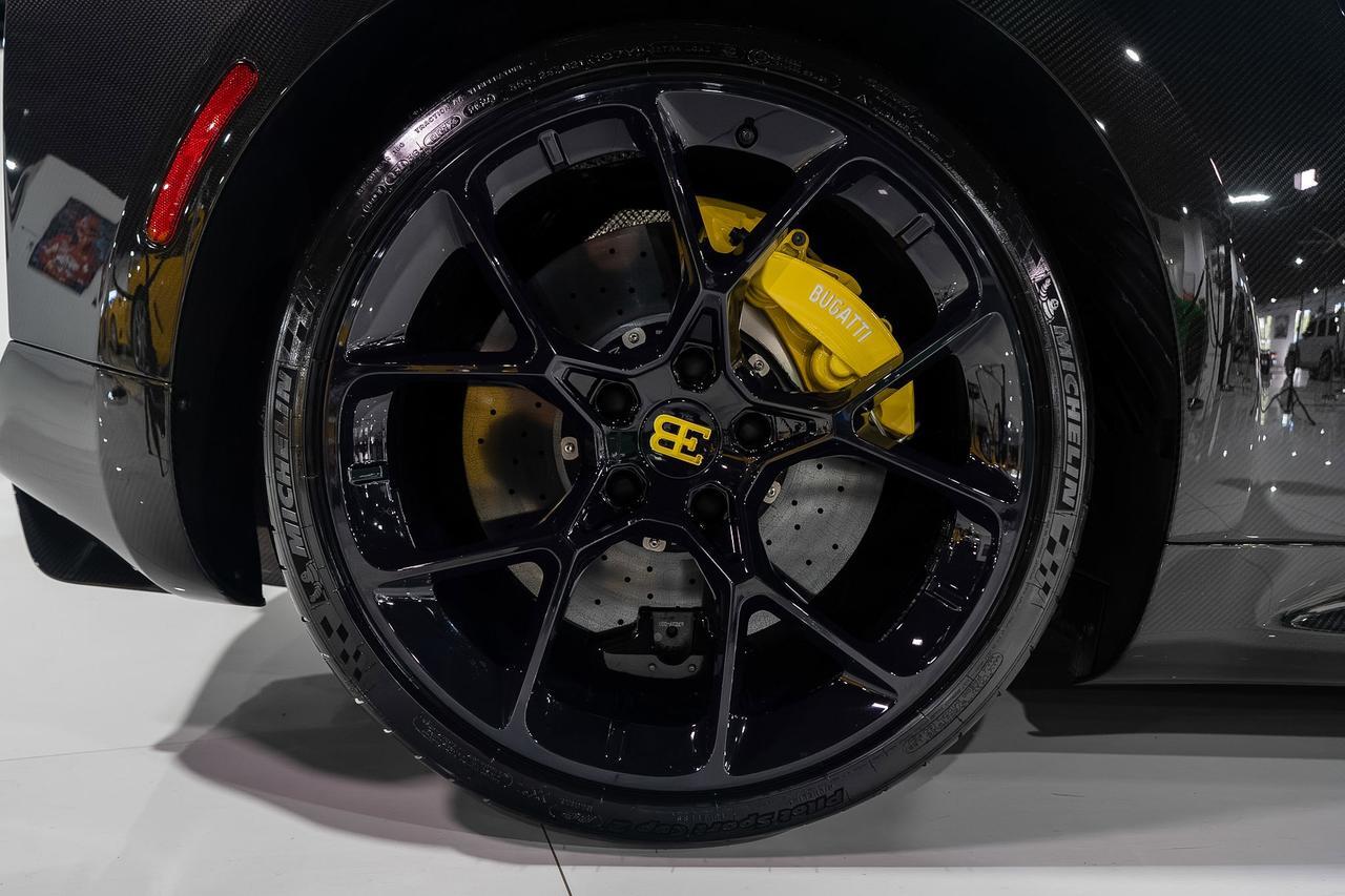 2020 Bugatti Chiron Lorelin paint/exposed grey carbon,Beluga interior,Caractere wheels in Lorelin,Sky View roof & MORE!! Fort Lauderdale FL