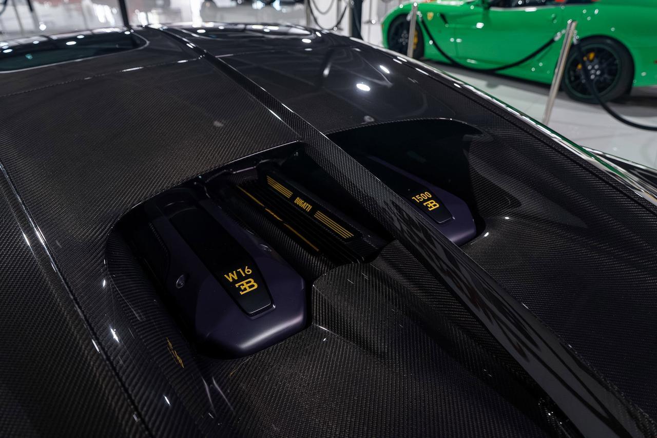 2020 Bugatti Chiron Lorelin paint/exposed grey carbon,Beluga interior,Caractere wheels in Lorelin,Sky View roof & MORE!! Fort Lauderdale FL