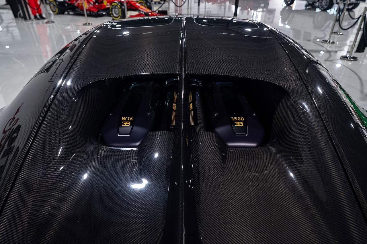 2020 Bugatti Chiron Lorelin paint/exposed grey carbon,Beluga interior,Caractere wheels in Lorelin,Sky View roof & MORE!! Fort Lauderdale FL