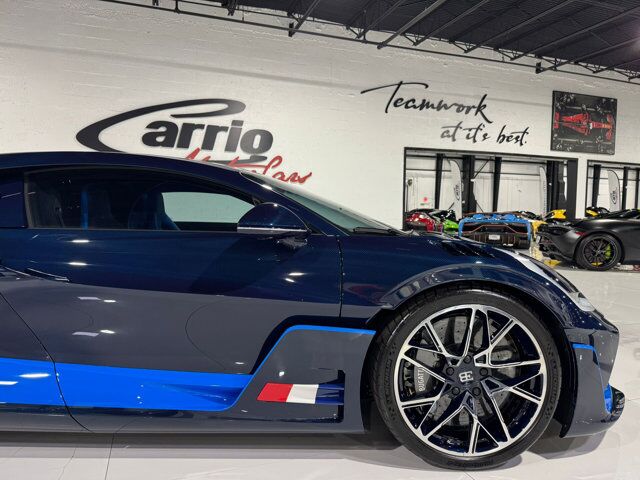 2020 Bugatti Divo 1/40 for the world, exposed tinted blue carbon, French Racing blue accents,two-tone interior & MORE! Fort Lauderdale FL