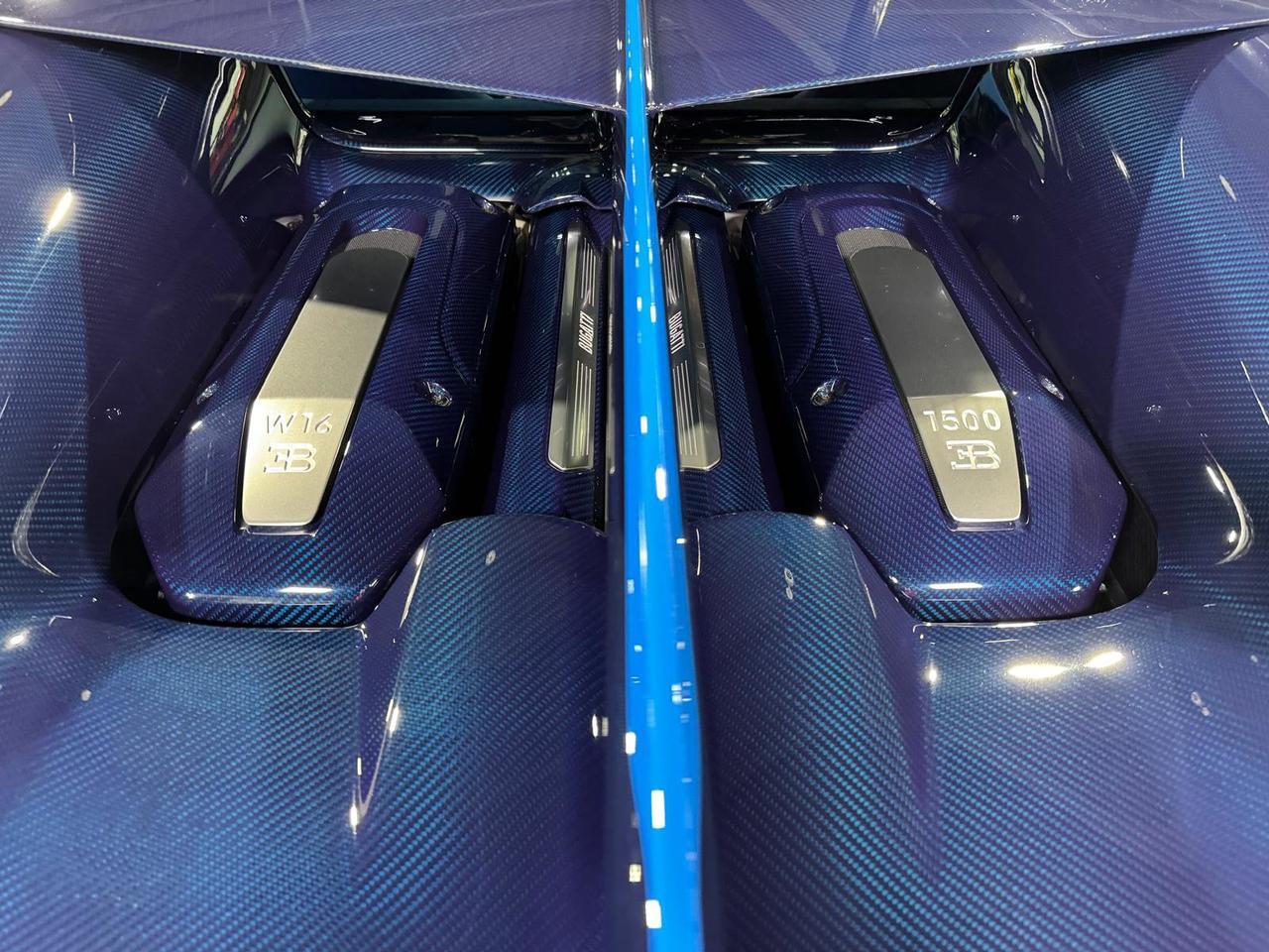 2020 Bugatti Divo 1 of 40 FULLY EXPOSED BLUE CARBON FIBER!! French Racing Blue/Divo Grey interior AND MUCH MORE!! Fort Lauderdale FL