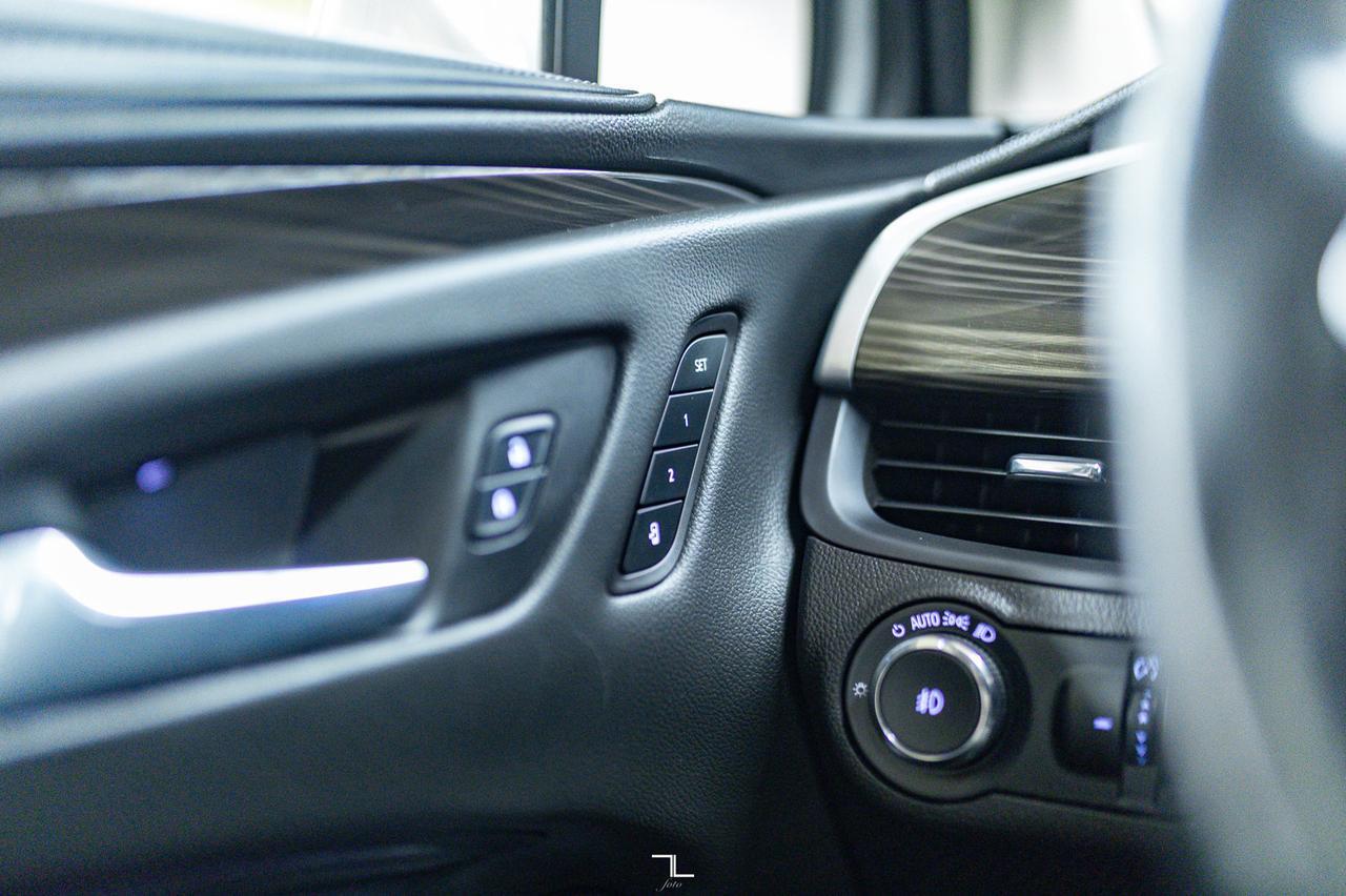 2020 Buick Envision AWD Essence Leather Roof BCam Red Deer AB