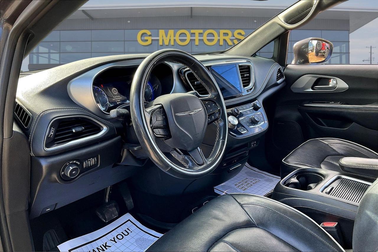 2020 CHRYSLER PACIFICA LIMITED Houston TX