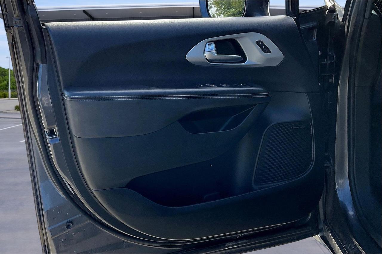 2020 CHRYSLER PACIFICA LIMITED Houston TX