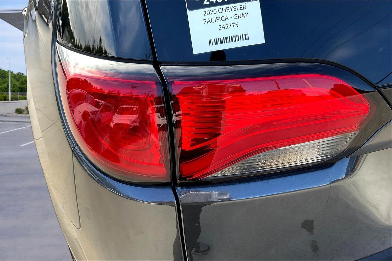 2020 CHRYSLER PACIFICA LIMITED Houston TX