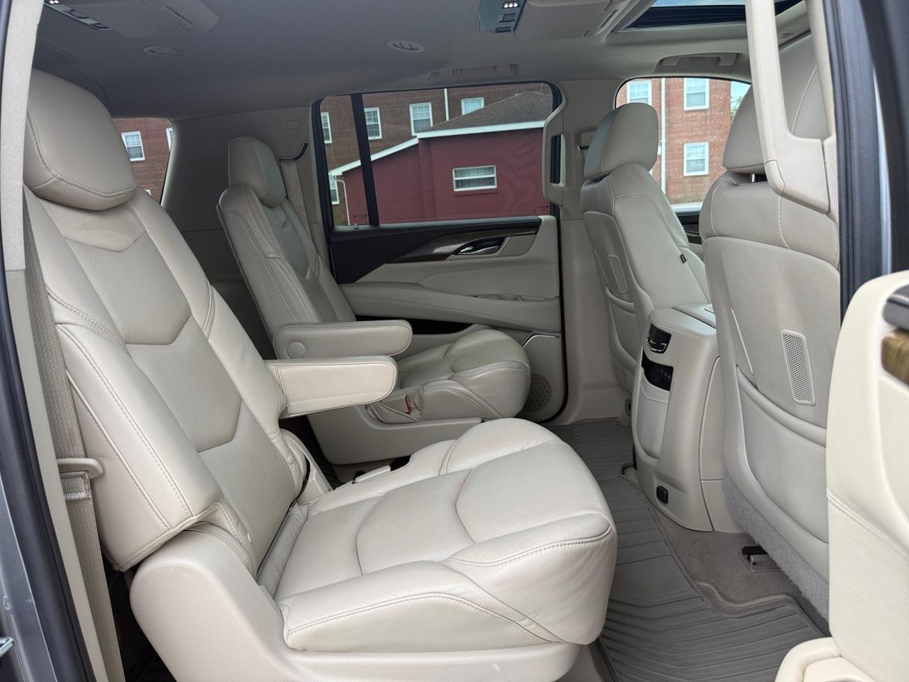 2020 Cadillac Escalade ESV Premium Luxury, HEATED/VENTILATED SEATS, HEATED REAR SEATS, SUNROOF, CAPTAINS CHAIRS, 3RD ROW, BOSE SPEAKERS, UNIVERSAL GARAGE DOOR OPENER, TOW PACKAGE, POWER RUNNING BOARDS, POWER FOLDING MIRRORS, CLEAN CARFAX, ONLY 1 OWNER! Norfolk VA