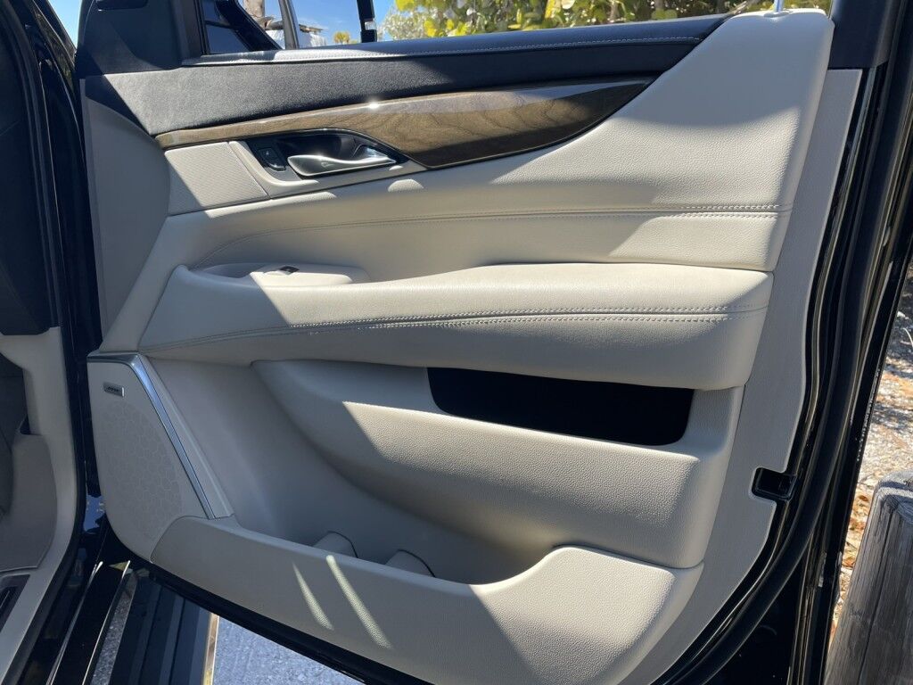 2020 Cadillac Escalade PREMIUM LUXURY~CLEAN CARFAX~ONLINE FINANCE AND SHIPPING AVAILABL Sarasota FL