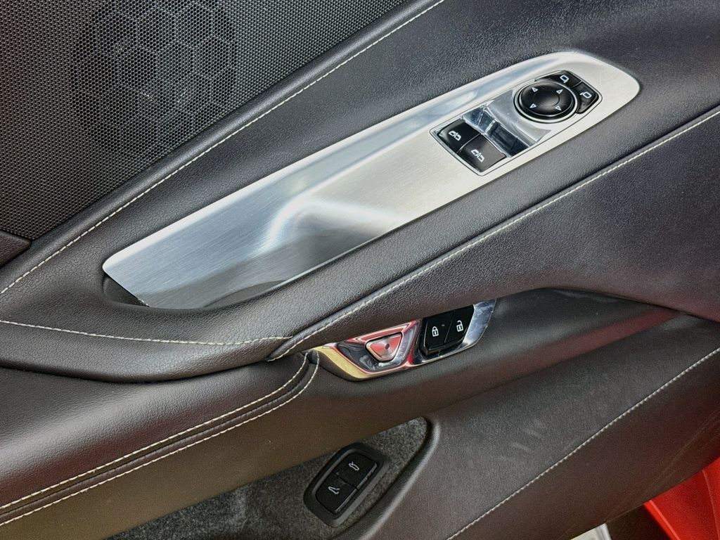 2020 Chevrolet Corvette 1LT - Photo 17