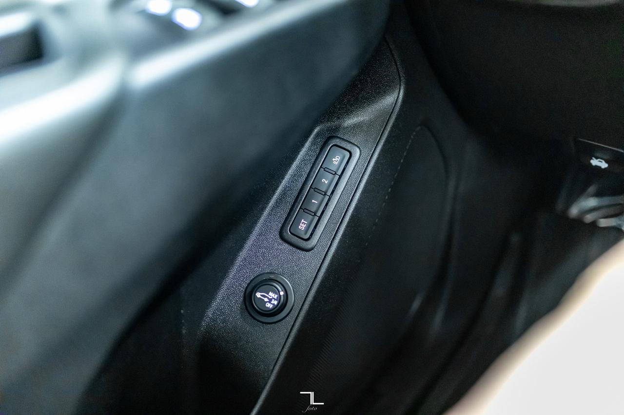 2020 Chevrolet Equinox AWD 2LT Leather Roof Nav BCam Red Deer AB