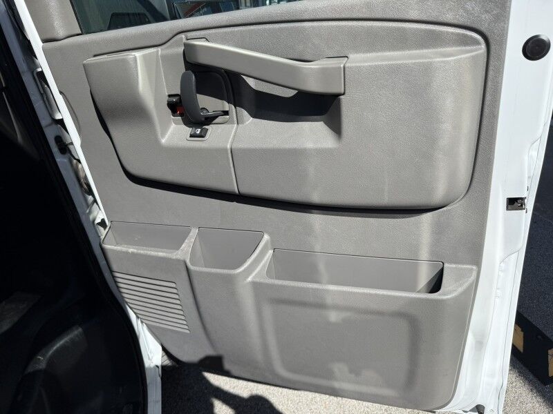 2020 Chevrolet Express 3500 DRW 16' Box Truck Collinsville OK