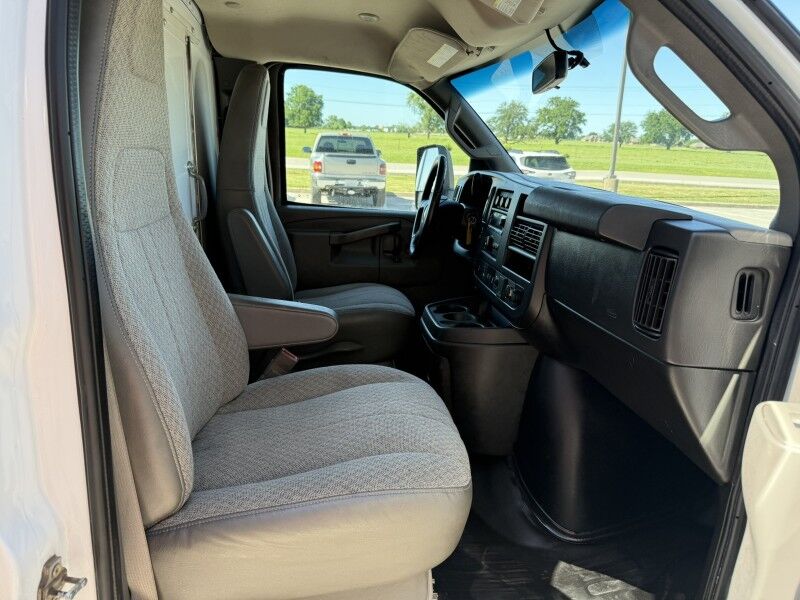 2020 Chevrolet Express 3500 DRW 16' Box Truck Collinsville OK