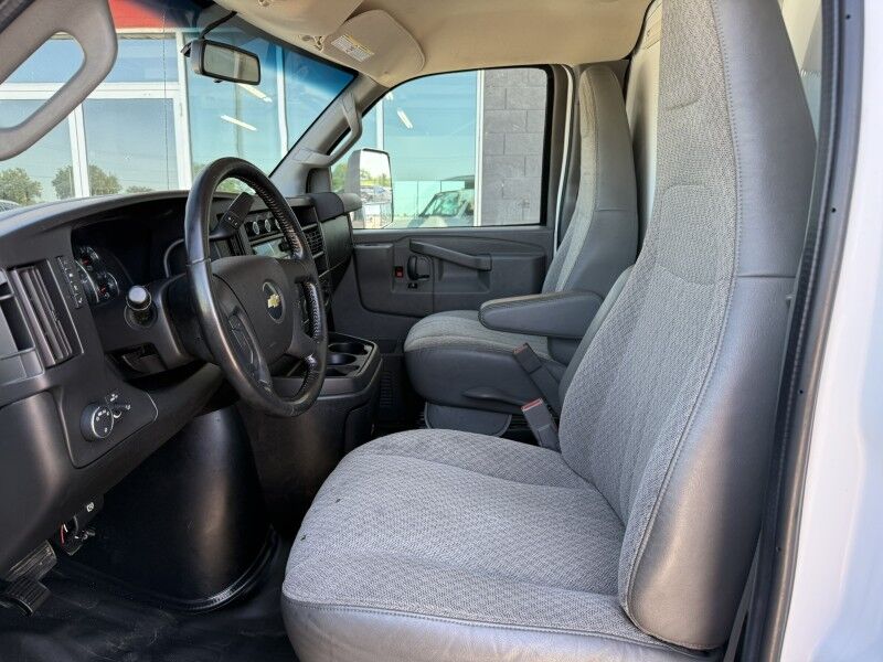 2020 Chevrolet Express 3500 DRW 16' Box Truck Collinsville OK