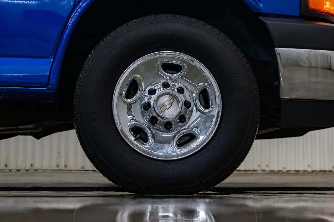 2020 Chevrolet Express 3500 LT 12 Passenger Nav BCam Red Deer AB