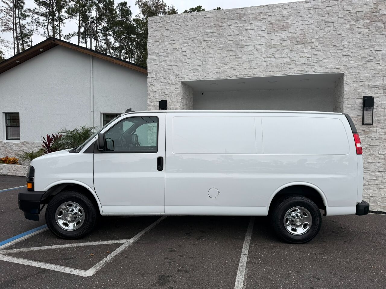 2020 Chevrolet Express Cargo Van RWD 2500 135&quot;