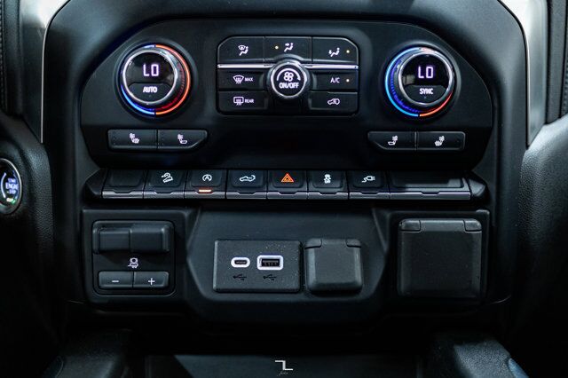 2020 Chevrolet Silverado 1500 4x4 Crew Cab RST Z71 Roof BCam Red Deer AB 2020 Chevrolet Silverado 1500 4x4 Crew Cab RST Z71 Roof BCam Red Deer AB