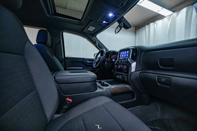 2020 Chevrolet Silverado 1500 4x4 Crew Cab RST Z71 Roof BCam Red Deer AB 2020 Chevrolet Silverado 1500 4x4 Crew Cab RST Z71 Roof BCam Red Deer AB