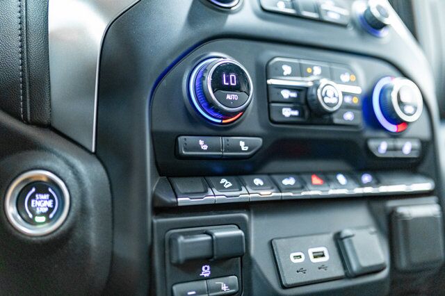 2020 Chevrolet Silverado 1500 4x4 Crew Cab RST Z71 Roof BCam Red Deer AB 2020 Chevrolet Silverado 1500 4x4 Crew Cab RST Z71 Roof BCam Red Deer AB