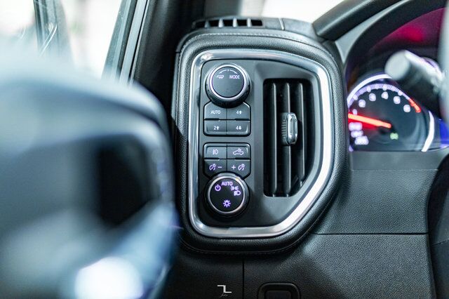 2020 Chevrolet Silverado 1500 4x4 Crew Cab RST Z71 Roof BCam Red Deer AB 2020 Chevrolet Silverado 1500 4x4 Crew Cab RST Z71 Roof BCam Red Deer AB