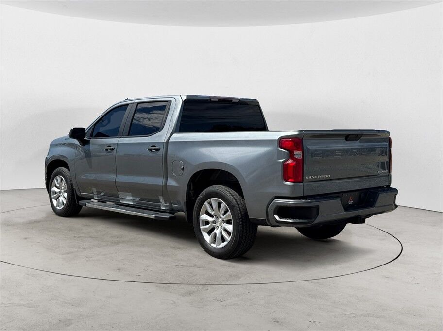 2020 Chevrolet Silverado 1500 Crew Cab Custom Pickup 4D 5 3/4 ft