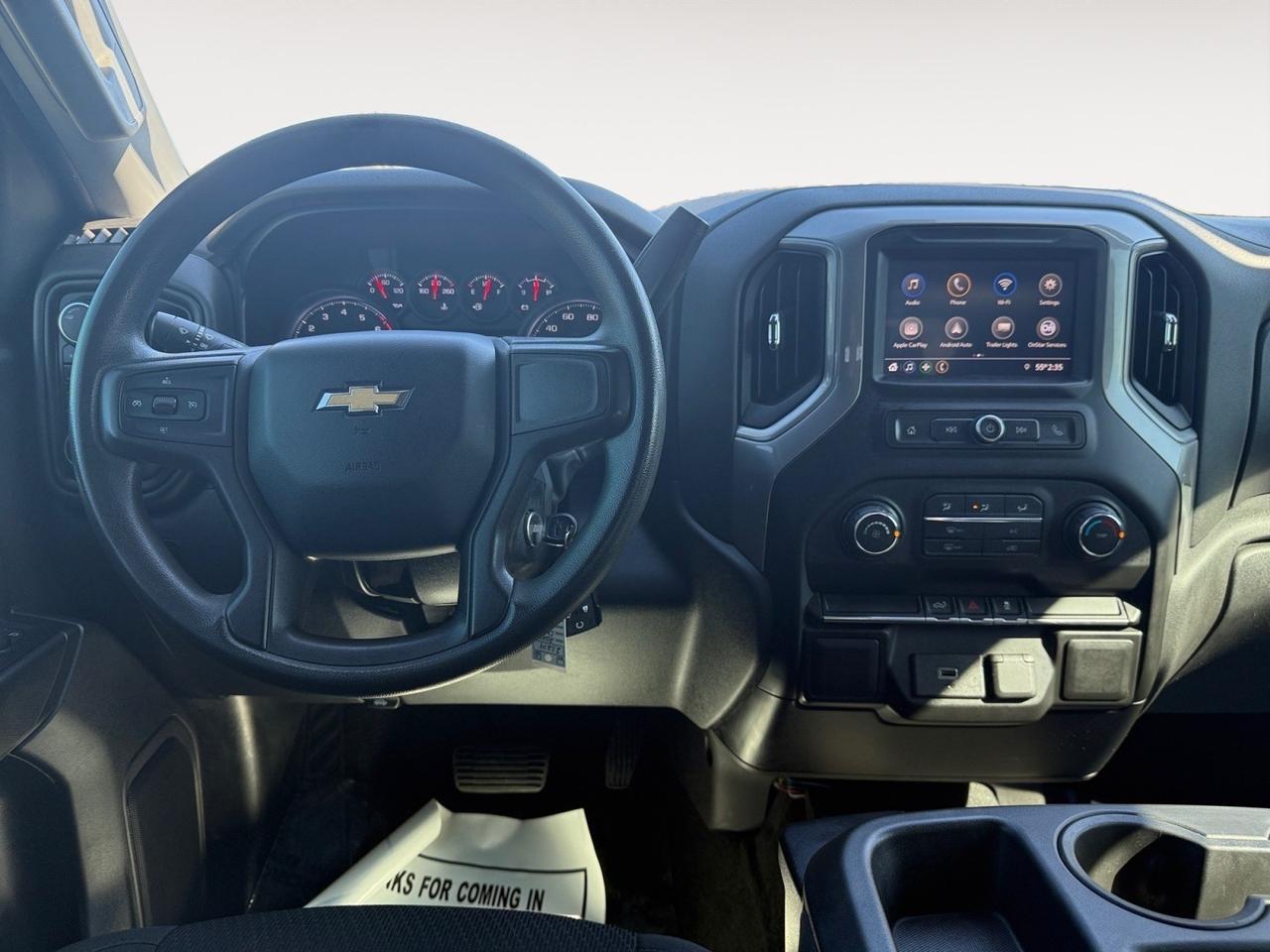 2020 Chevrolet Silverado 1500 Custom 4X4 CREW CAB, APPLE CARPLAY/ANDROID AUTO, WIFI, POWER MIRRORS, BACKUP CAMERA, REMOTE KEYLESS ENTRY, TOW HOOKS, TOW PACKAGE, BED LINER, TRAILERING PACKAGE, ONLY 1 OWNER!