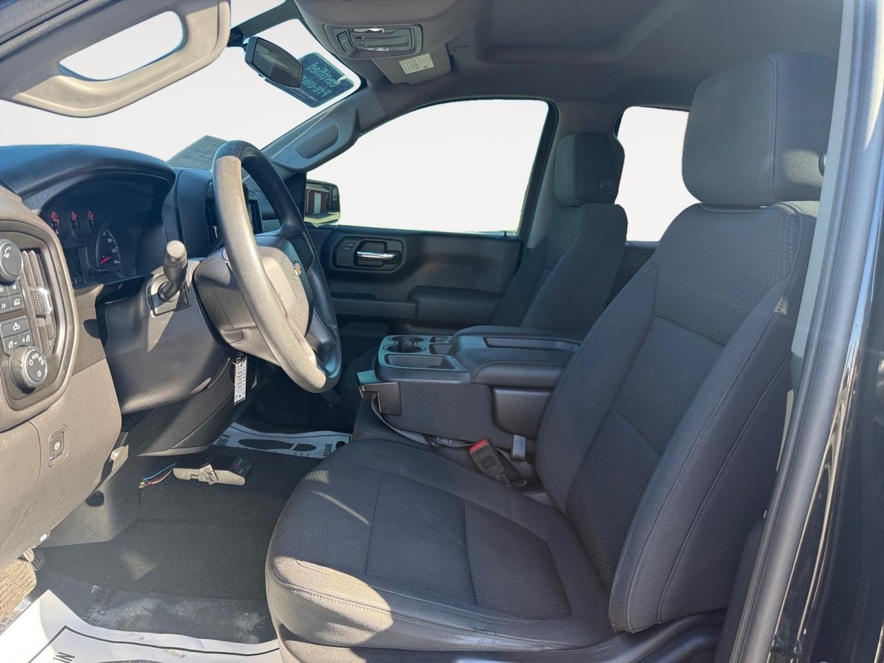 2020 Chevrolet Silverado 1500 Custom 4X4 CREW CAB, APPLE CARPLAY/ANDROID AUTO, WIFI, POWER MIRRORS, BACKUP CAMERA, REMOTE KEYLESS ENTRY, TOW HOOKS, TOW PACKAGE, BED LINER, TRAILERING PACKAGE, ONLY 1 OWNER! Norfolk VA