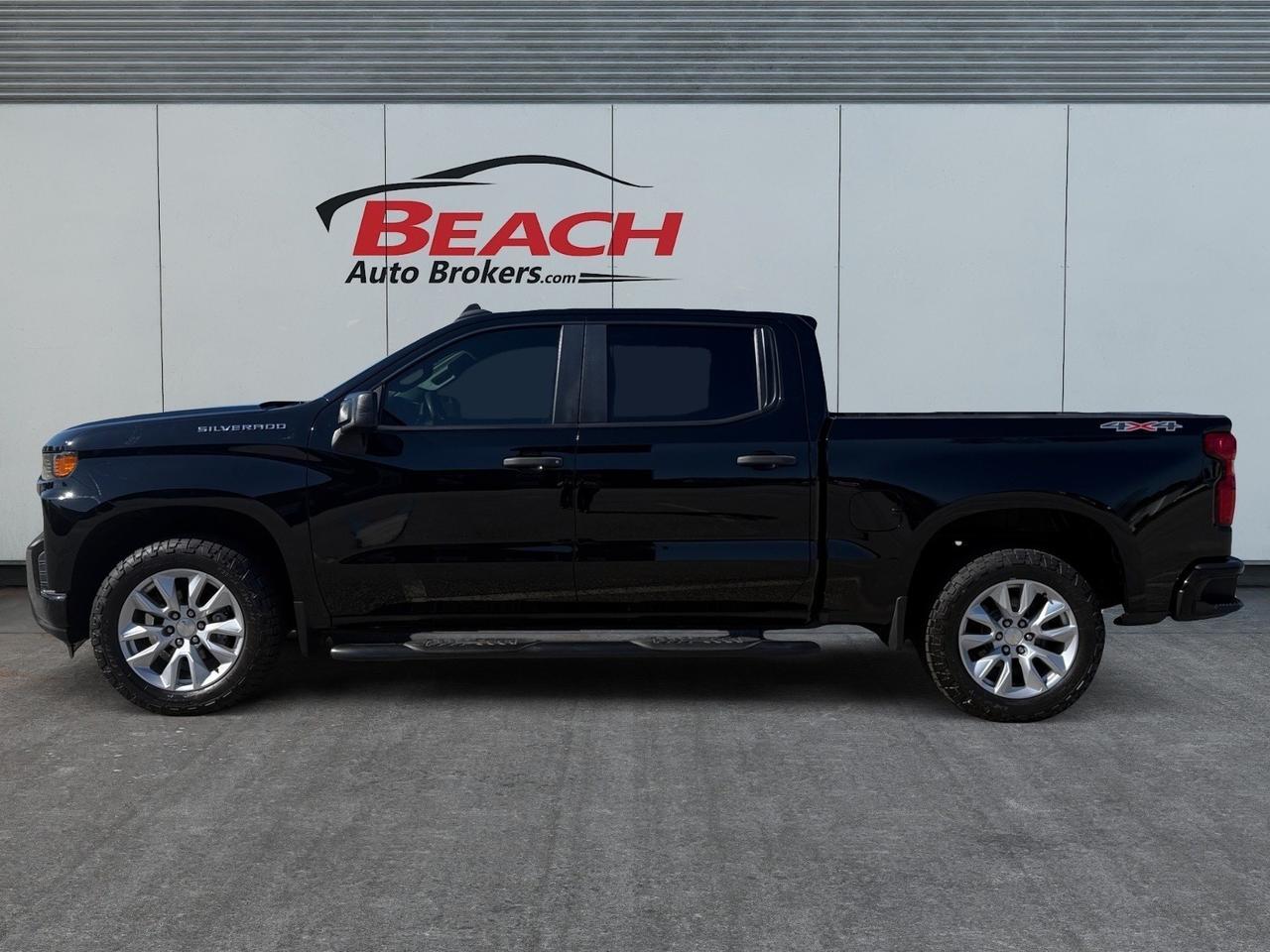 2020 Chevrolet Silverado 1500 Custom 4X4 CREW CAB, APPLE CARPLAY/ANDROID AUTO, WIFI, POWER MIRRORS, BACKUP CAMERA, REMOTE KEYLESS ENTRY, TOW HOOKS, TOW PACKAGE, BED LINER, TRAILERING PACKAGE, ONLY 1 OWNER! Norfolk VA