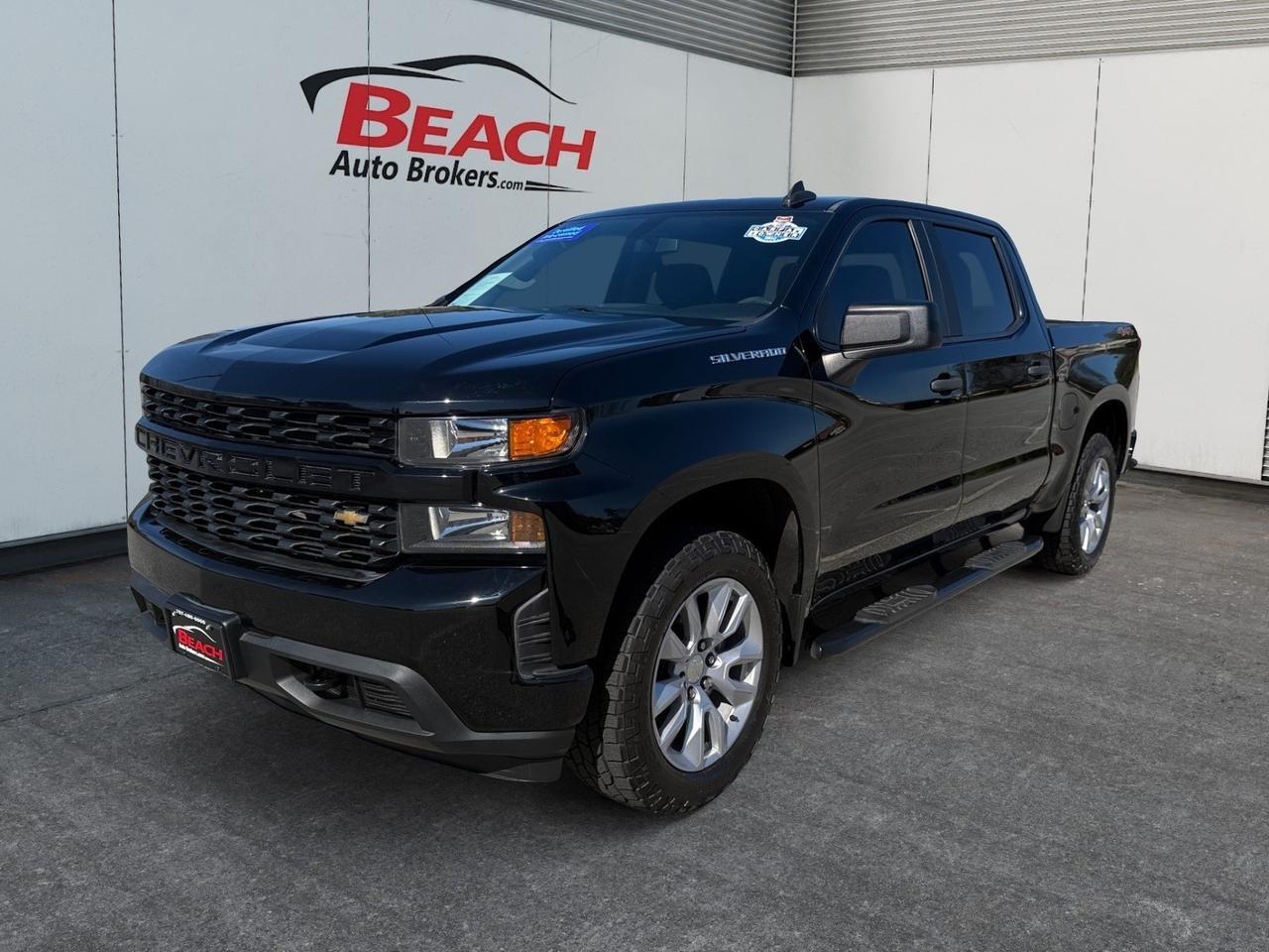 2020 Chevrolet Silverado 1500 Custom 4X4 CREW CAB, APPLE CARPLAY/ANDROID AUTO, WIFI, POWER MIRRORS, BACKUP CAMERA, REMOTE KEYLESS ENTRY, TOW HOOKS, TOW PACKAGE, BED LINER, TRAILERING PACKAGE, ONLY 1 OWNER!
