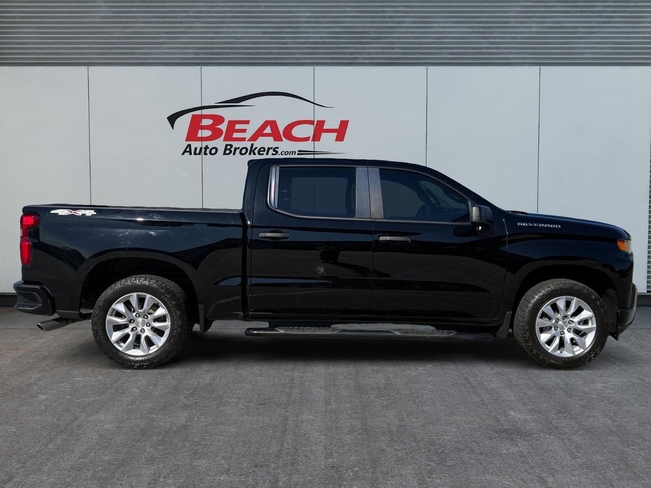 2020 Chevrolet Silverado 1500 Custom 4X4 CREW CAB, APPLE CARPLAY/ANDROID AUTO, WIFI, POWER MIRRORS, BACKUP CAMERA, REMOTE KEYLESS ENTRY, TOW HOOKS, TOW PACKAGE, BED LINER, TRAILERING PACKAGE, ONLY 1 OWNER! Norfolk VA