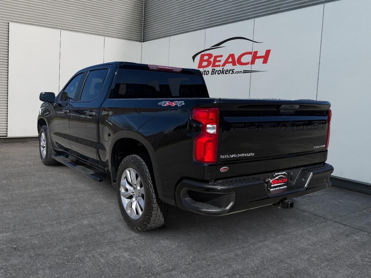 2020 Chevrolet Silverado 1500 Custom 4X4 CREW CAB, APPLE CARPLAY/ANDROID AUTO, WIFI, POWER MIRRORS, BACKUP CAMERA, REMOTE KEYLESS ENTRY, TOW HOOKS, TOW PACKAGE, BED LINER, TRAILERING PACKAGE, ONLY 1 OWNER! Norfolk VA