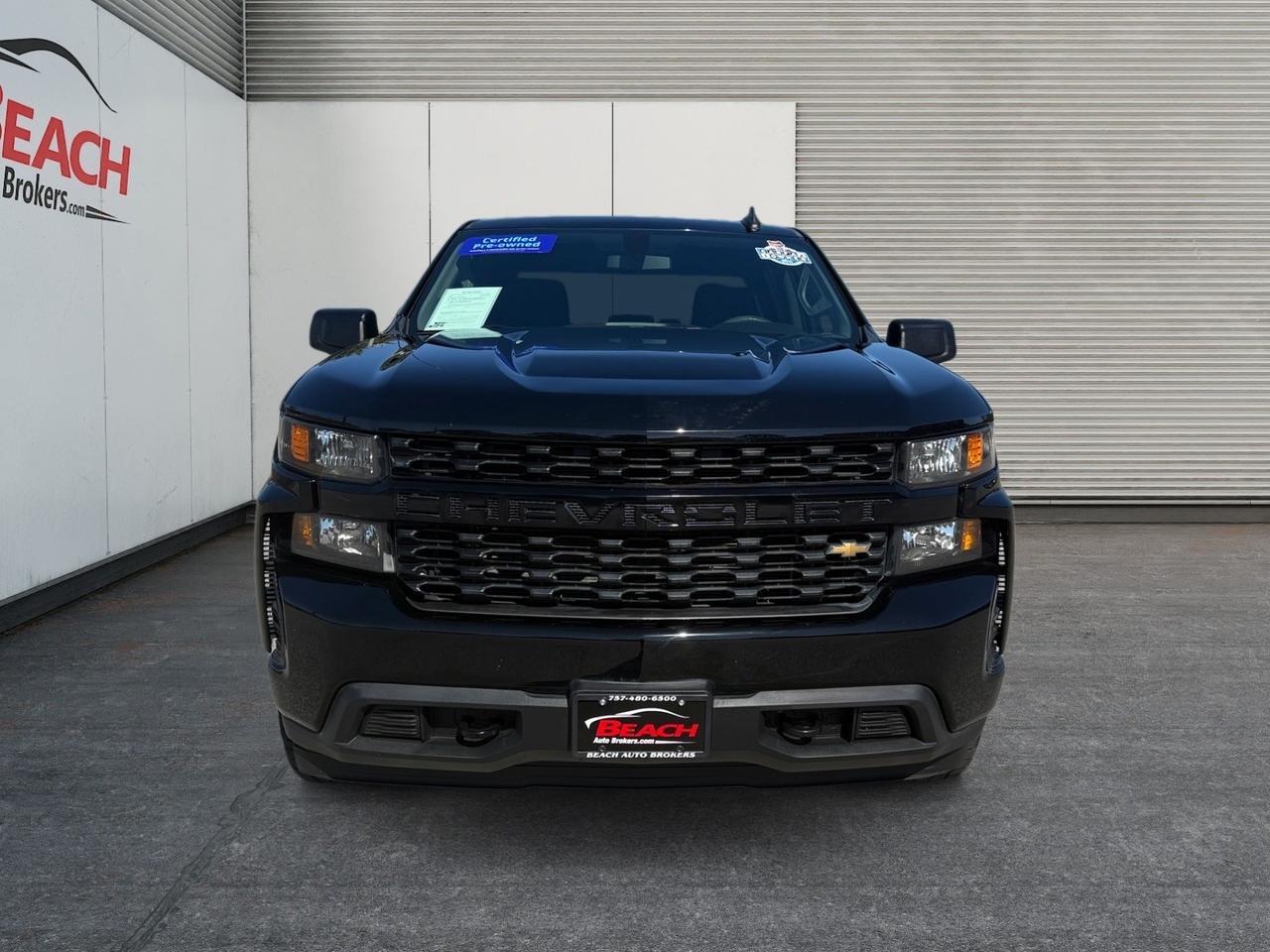2020 Chevrolet Silverado 1500 Custom 4X4 CREW CAB, APPLE CARPLAY/ANDROID AUTO, WIFI, POWER MIRRORS, BACKUP CAMERA, REMOTE KEYLESS ENTRY, TOW HOOKS, TOW PACKAGE, BED LINER, TRAILERING PACKAGE, ONLY 1 OWNER! Norfolk VA