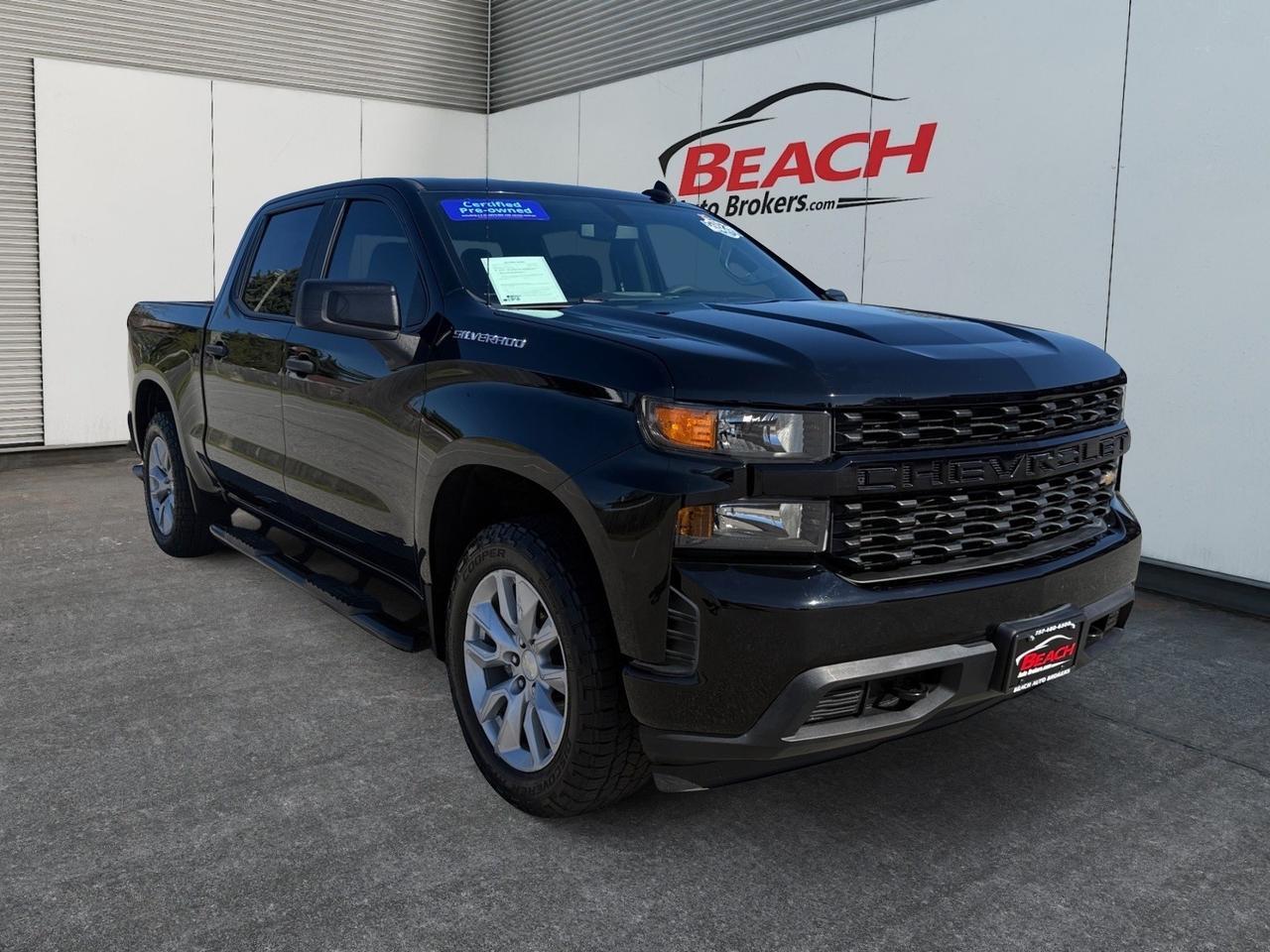 2020 Chevrolet Silverado 1500 Custom 4X4 CREW CAB, APPLE CARPLAY/ANDROID AUTO, WIFI, POWER MIRRORS, BACKUP CAMERA, REMOTE KEYLESS ENTRY, TOW HOOKS, TOW PACKAGE, BED LINER, TRAILERING PACKAGE, ONLY 1 OWNER!