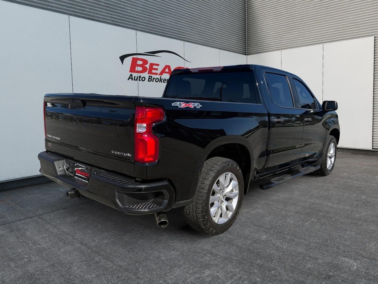 2020 Chevrolet Silverado 1500 Custom 4X4 CREW CAB, APPLE CARPLAY/ANDROID AUTO, WIFI, POWER MIRRORS, BACKUP CAMERA, REMOTE KEYLESS ENTRY, TOW HOOKS, TOW PACKAGE, BED LINER, TRAILERING PACKAGE, ONLY 1 OWNER! Norfolk VA