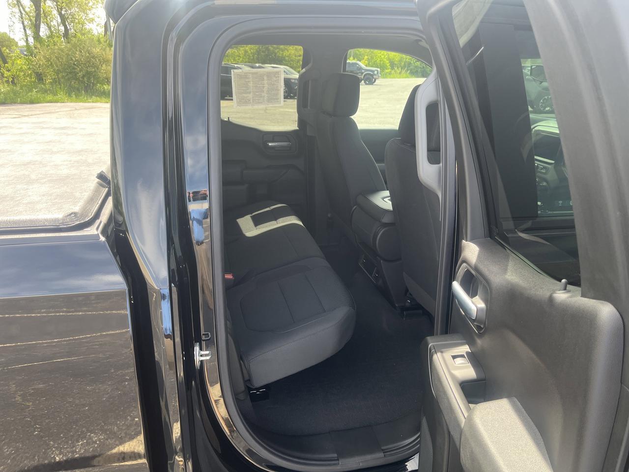 2020 Chevrolet Silverado 1500 Custom Trail Boss Double Cab 4WD Conv InfottnmntPkgs w/RemoteStart Spray-OnBedliner OnStar SiriusXM Saukville WI