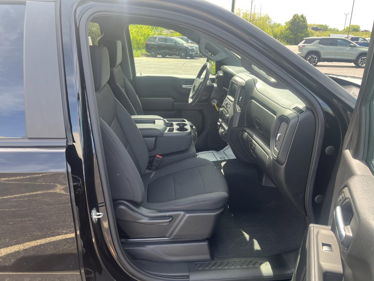 2020 Chevrolet Silverado 1500 Custom Trail Boss Double Cab 4WD Conv InfottnmntPkgs w/RemoteStart Spray-OnBedliner OnStar SiriusXM Saukville WI