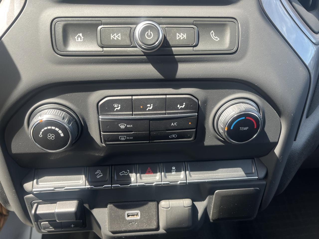 2020 Chevrolet Silverado 1500 Custom Trail Boss Double Cab 4WD Conv InfottnmntPkgs w/RemoteStart Spray-OnBedliner OnStar SiriusXM Saukville WI