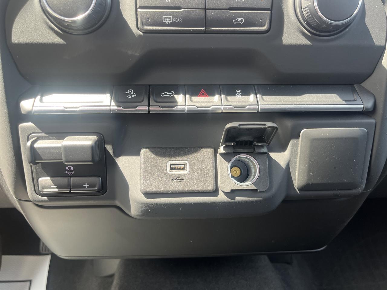 2020 Chevrolet Silverado 1500 Custom Trail Boss Double Cab 4WD Conv InfottnmntPkgs w/RemoteStart Spray-OnBedliner OnStar SiriusXM Saukville WI