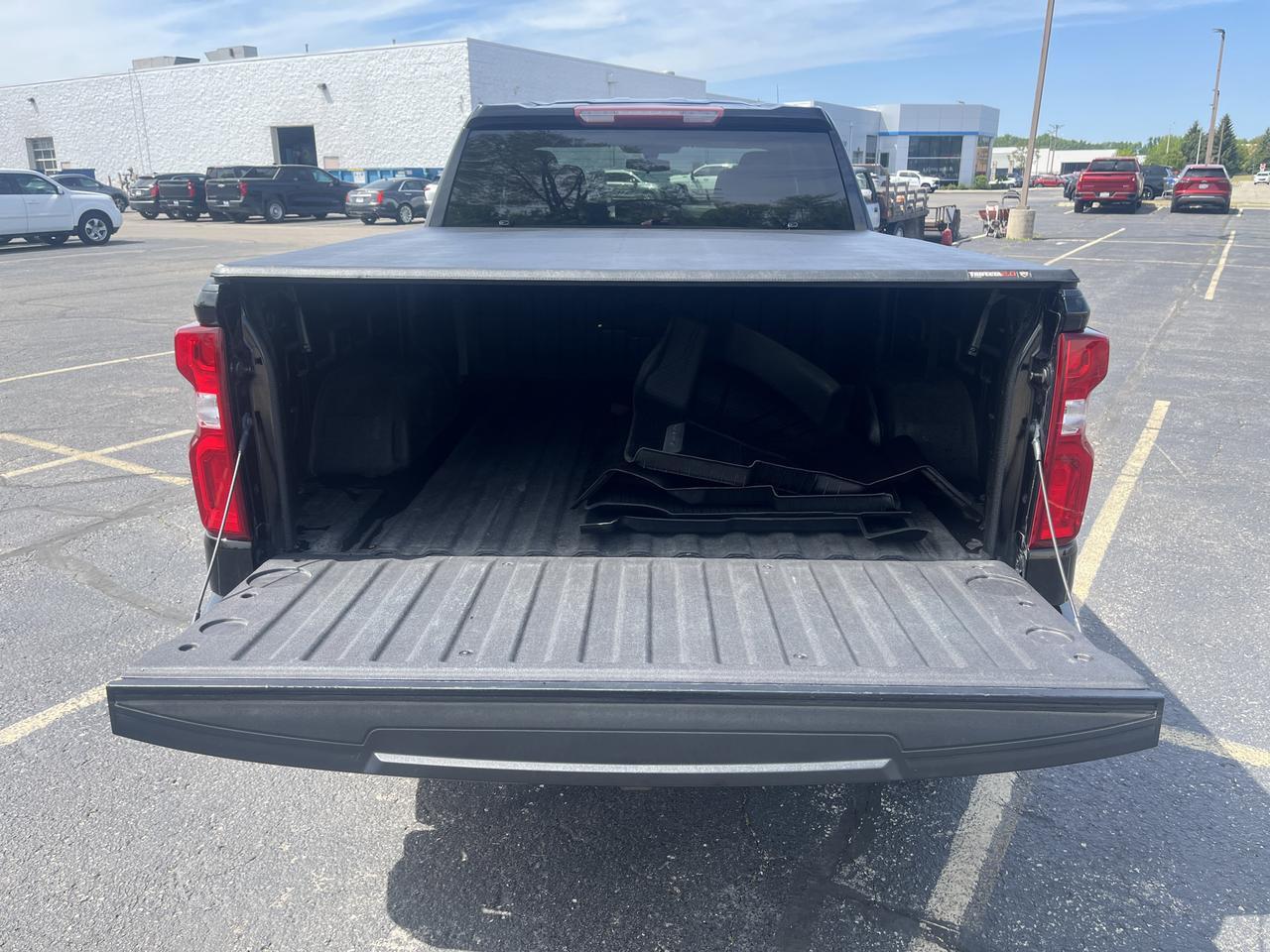2020 Chevrolet Silverado 1500 Custom Trail Boss Double Cab 4WD Conv InfottnmntPkgs w/RemoteStart Spray-OnBedliner OnStar SiriusXM Saukville WI