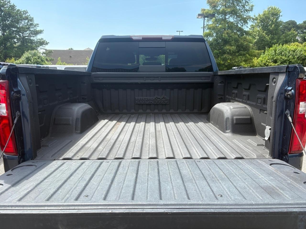 2020 Chevrolet Silverado 1500 High Country, RUNNING BOARDS, BED LINER, BACKUP CAMERA WITH PARKING SENSORS, APPLE CARPLAY/ANDROID AUTO, LANE KEEP ASSIST, BLIND SPOT ALERT, TOW PACKAGE, NO ACCIDENTS, RIDE THIS TRUCK TO THE COUNTRY! Virginia Beach VA