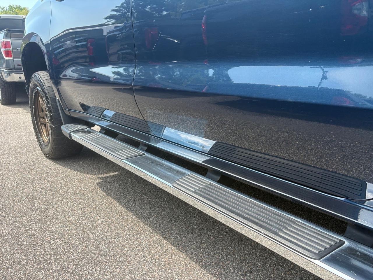 2020 Chevrolet Silverado 1500 High Country, RUNNING BOARDS, BED LINER, BACKUP CAMERA WITH PARKING SENSORS, APPLE CARPLAY/ANDROID AUTO, LANE KEEP ASSIST, BLIND SPOT ALERT, TOW PACKAGE, NO ACCIDENTS, RIDE THIS TRUCK TO THE COUNTRY! Virginia Beach VA