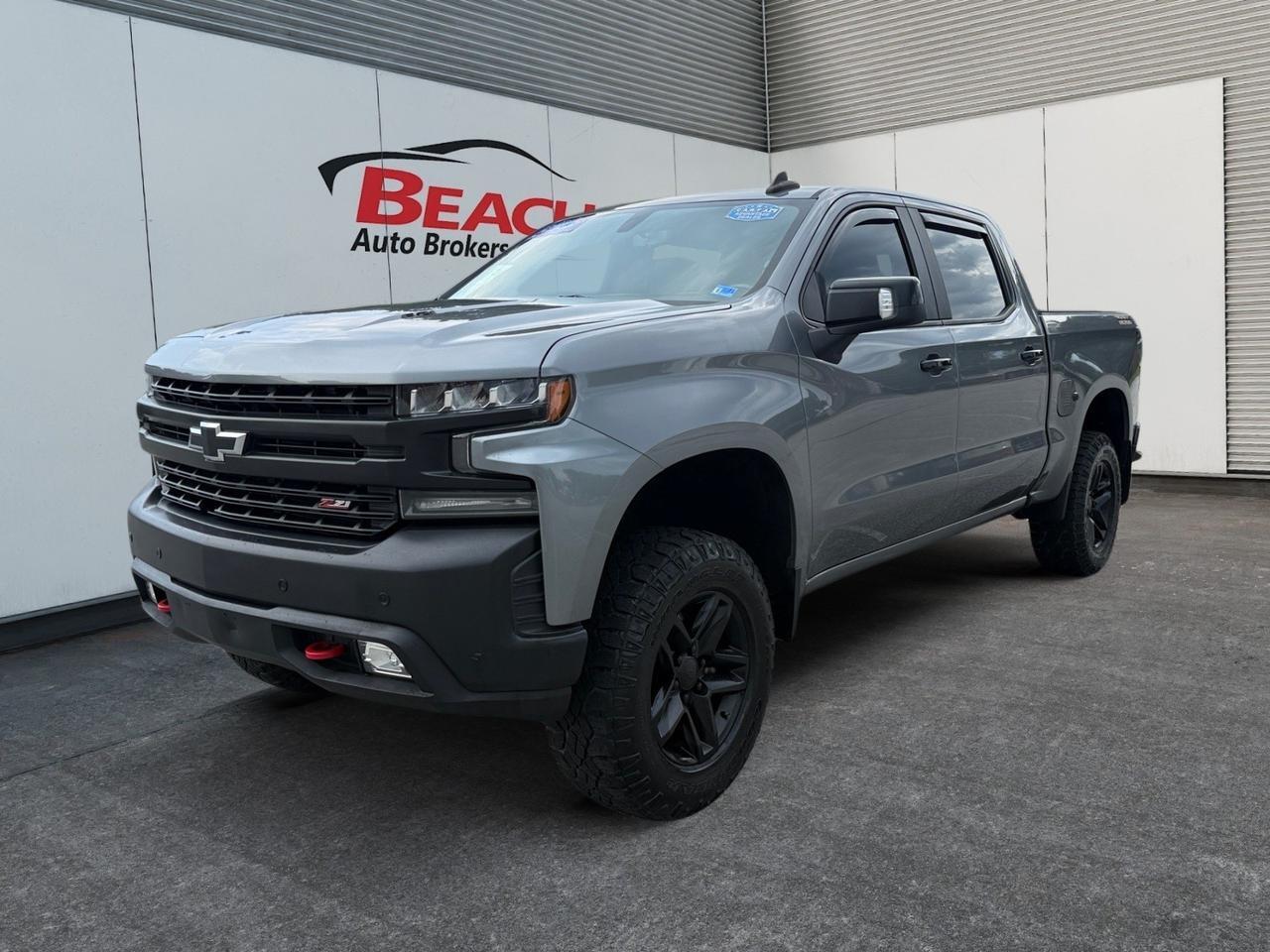 2020 Chevrolet Silverado 1500 LT Trail Boss, APPLE CARPLAY/ANDROID AUTO, LEATHER HEATED SEATS, SUNROOF, BED COVER, POWER SLIDING REAR WINDOW, UNIVERSAL GARAGE DOOR OPENER, WIFI, BACKUP CAMERA, POWER/HEATED MIRRORS, TOW HOOKS, TOW PACKAGE, BED LINER, RUNNING BOARDS, CLEAN CARFAX!