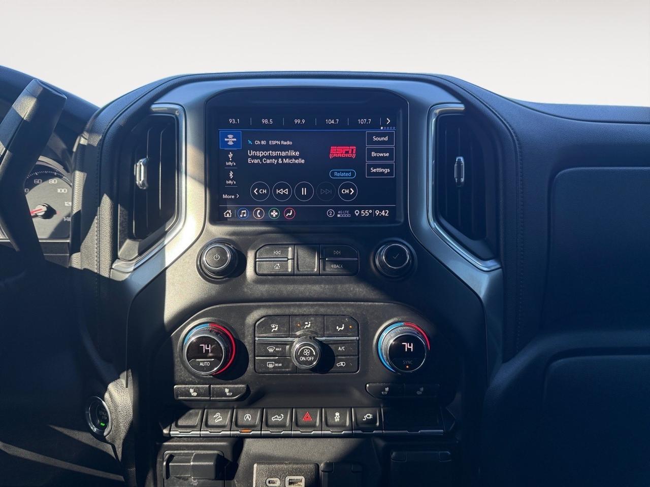 2020 Chevrolet Silverado 1500 LT Trail Boss, RED TOW HOOKS, REAR SLIDING WINDOW, BACKUP CAMERA, HEATED STEERING WHEEL, HEATED SEATS, APPLE CARPLAY/ANDROID AUTO, POWER MIRRORS, REMOTE START, COMMAND EVERY TRAIL WITH THIS 2020 SILVERADO TRAILBOSS! Norfolk VA