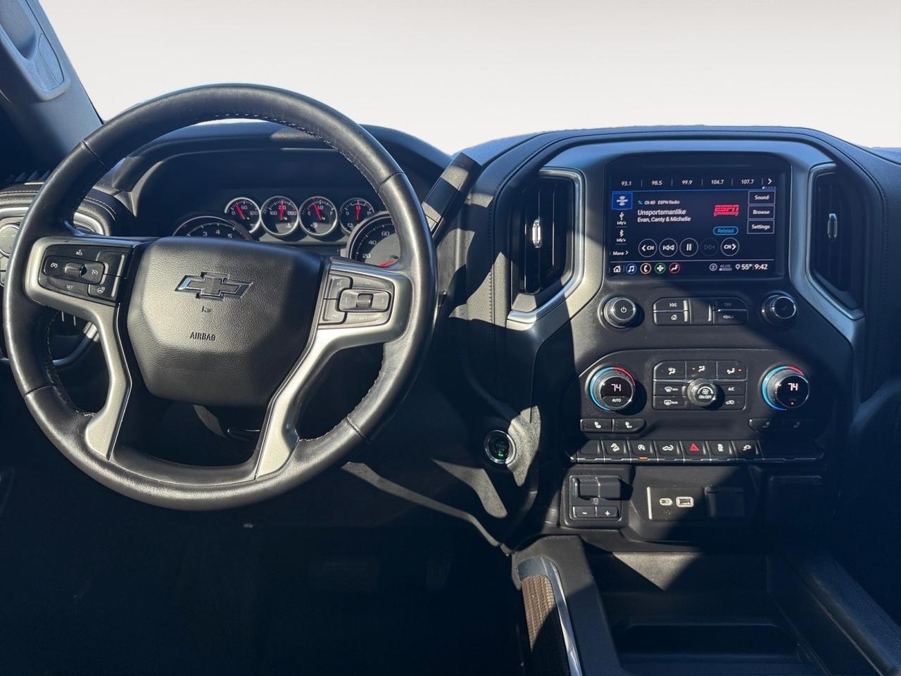 2020 Chevrolet Silverado 1500 LT Trail Boss, RED TOW HOOKS, REAR SLIDING WINDOW, BACKUP CAMERA, HEATED STEERING WHEEL, HEATED SEATS, APPLE CARPLAY/ANDROID AUTO, POWER MIRRORS, REMOTE START, COMMAND EVERY TRAIL WITH THIS 2020 SILVERADO TRAILBOSS! Norfolk VA