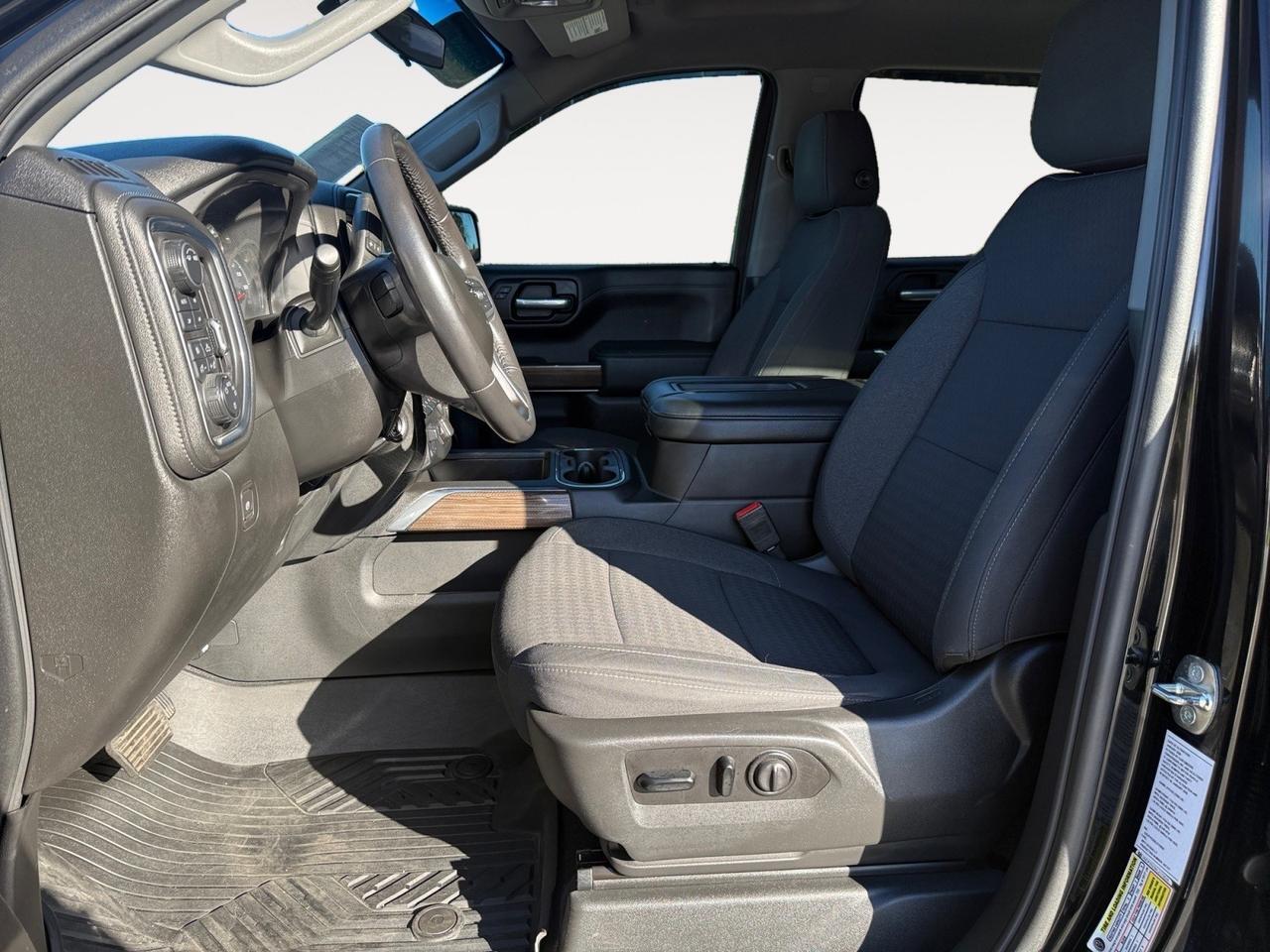 2020 Chevrolet Silverado 1500 LT Trail Boss, RED TOW HOOKS, REAR SLIDING WINDOW, BACKUP CAMERA, HEATED STEERING WHEEL, HEATED SEATS, APPLE CARPLAY/ANDROID AUTO, POWER MIRRORS, REMOTE START, COMMAND EVERY TRAIL WITH THIS 2020 SILVERADO TRAILBOSS! Norfolk VA
