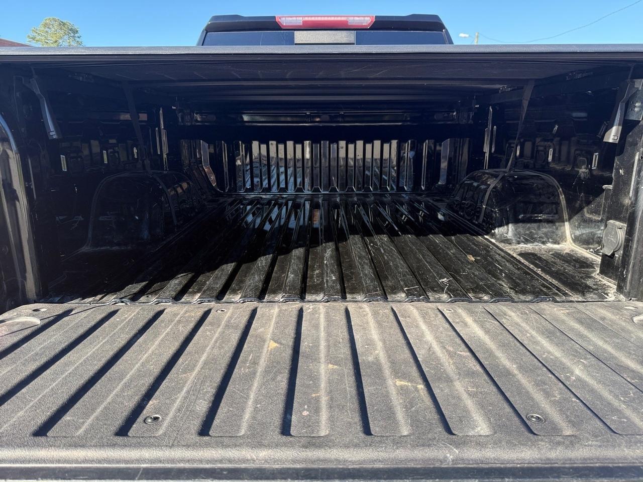 2020 Chevrolet Silverado 1500 LT Trail Boss, RED TOW HOOKS, REAR SLIDING WINDOW, BACKUP CAMERA, HEATED STEERING WHEEL, HEATED SEATS, APPLE CARPLAY/ANDROID AUTO, POWER MIRRORS, REMOTE START, COMMAND EVERY TRAIL WITH THIS 2020 SILVERADO TRAILBOSS! Norfolk VA