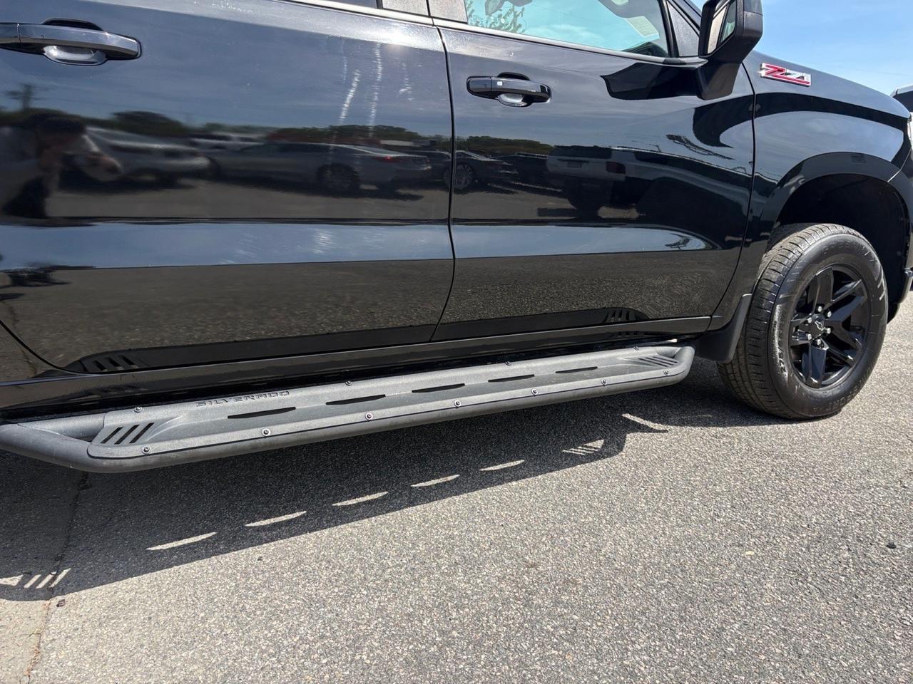 2020 Chevrolet Silverado 1500 LT Trail Boss, REMOTE START, RUNNING BOARDS, SUNROOF, EZ TAILGATE, HEATED & COOLING SEATS, APPLE CARPLAY/ANDROID AUTO, THIS TRUCK IS READY FOR IT'S NEW BOSS! Virginia Beach VA