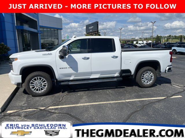 2020 Chevrolet Silverado 2500HD 2500HD High Country Crew Cab 4WD DuramaxDiesel w/Sunroof Nav RoofMarkerLamps HtdCldMemLthr HD-RrCam Milwaukee WI