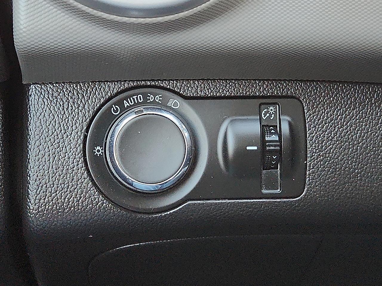 2020 Chevrolet Sonic FWD Hatchback 1FL 5-Door Lubbock TX