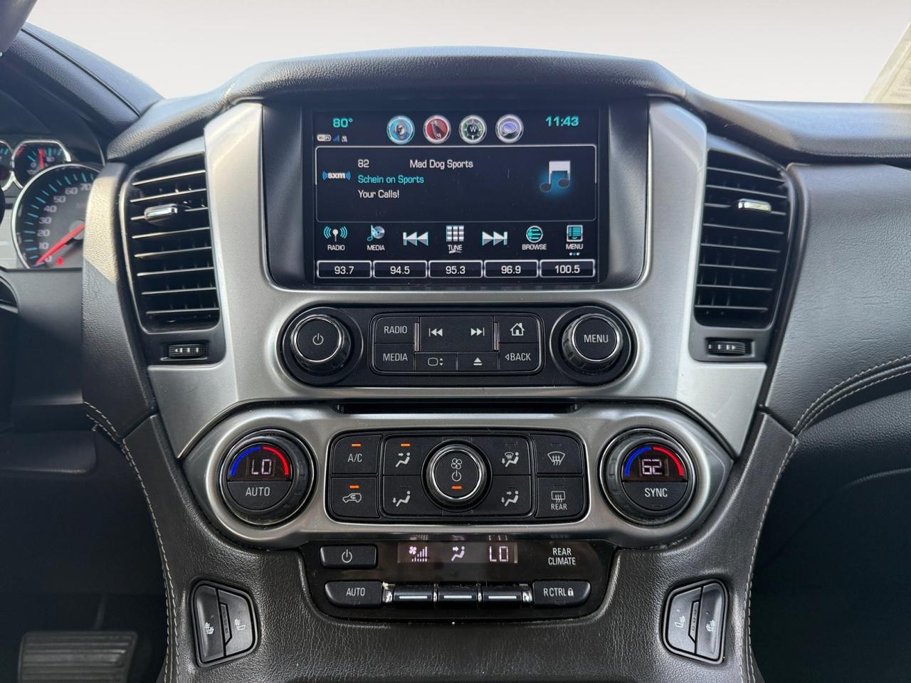 2020 Chevrolet Suburban LT, SUNROOF, APPLE CARPLAY/ANDROID AUTO, UNIVERSAL GARAGE DOOR OPENER, RUNNING BOARDS, TOW PACKAGE, BOSE SOUND SYSTEM, HEATED SEATS, COME AND TEST DRIVE THIS SUBURBAN TODAY! Norfolk VA
