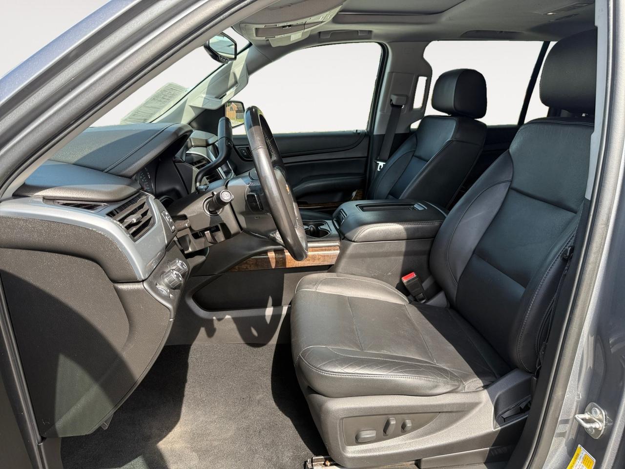 2020 Chevrolet Suburban LT, SUNROOF, APPLE CARPLAY/ANDROID AUTO, UNIVERSAL GARAGE DOOR OPENER, RUNNING BOARDS, TOW PACKAGE, BOSE SOUND SYSTEM, HEATED SEATS, COME AND TEST DRIVE THIS SUBURBAN TODAY! Norfolk VA